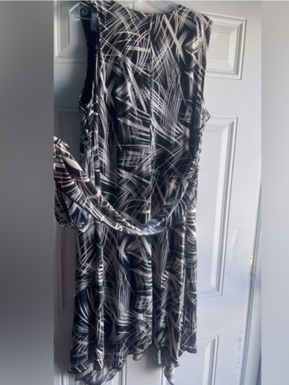 Sleeveless Black and White V-Neck Handkerchief Hem Dress - Picture 7 of 9